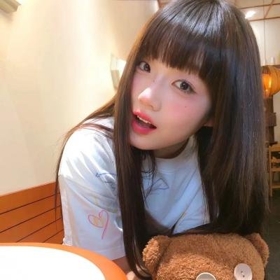 戴脚镣的女孩